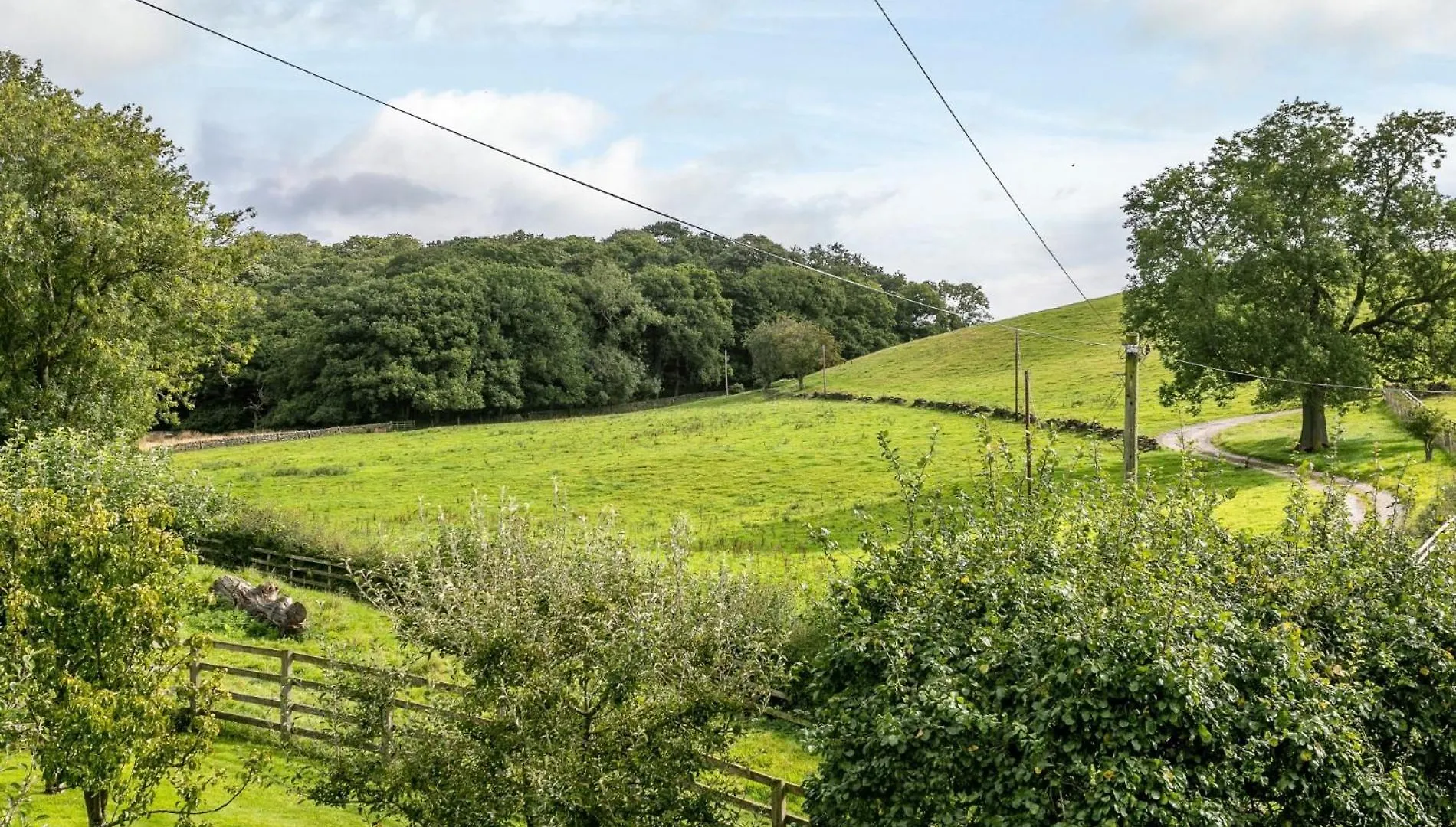 2 Bed In Harrogate 79165 Villa Weeton  Holiday home