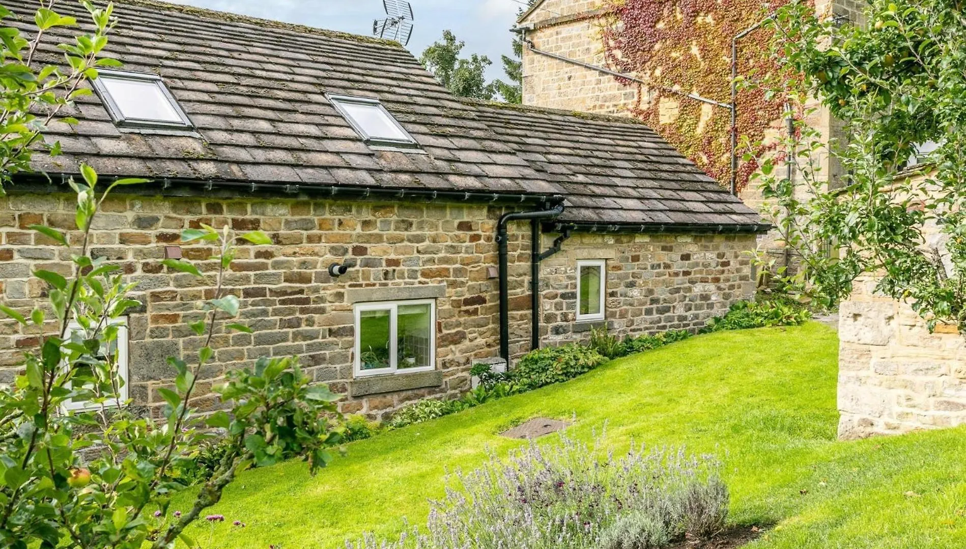2 Bed In Harrogate 79165 Villa Weeton  Weeton (West Yorkshire)